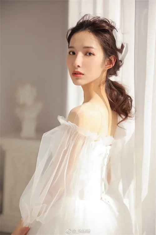 张婕